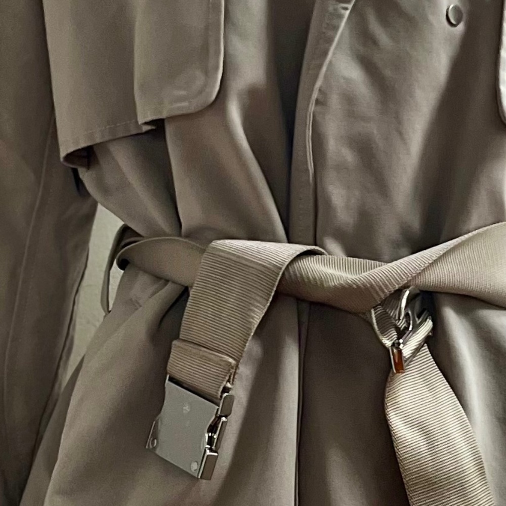 Trench Jacket
Water-resistant
Windproof
Removable hood